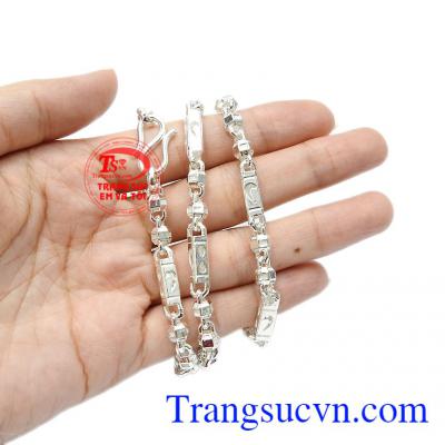 Sản phẩm có thể kết hợp cùng nhiều trang phục hoặc mặt dây để thay đổi phong cách. Dây chuyền bac 925