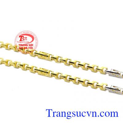 Thiết kế trẻ trung, nam tính thích hợp với nhiều kiểu trang phục. Dây chuyền vàng nam sáng tạo