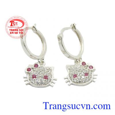 Hoa tai hello kitty đẹp được chế tác với kiểu dáng vô cùng dễ thương, đáng yêu. 