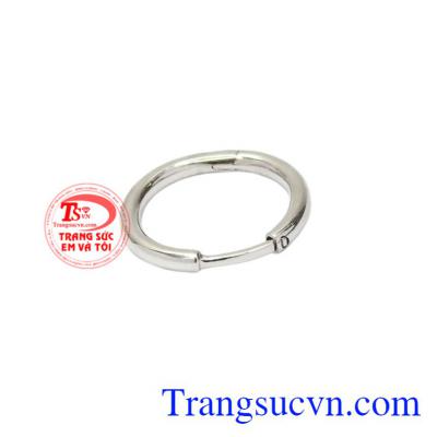 Sản phẩm thích hợp với nhiều kiểu dáng trang phục, giúp người đeo thể hiện phong cách.