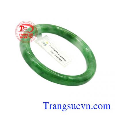 Jadeit-Vòng ngọc cẩm thạch được rất nhiều khách hàng yêu thích không chỉ bởi là món đồ trang sức cao cấp mà còn là vật phẩm phong thủy. 