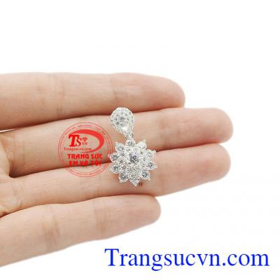 Sản phẩm bạc từ xưa tới nay luôn được khách hàng yêu thích và lựa chọn bởi những tác dụng tuyệt vời do bạc mang lại. Mặt dây bạc quyến rũ