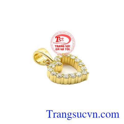 Mặt dây nữ tình yêu đong đầy với kiểu dáng tinh tế và trẻ trung.