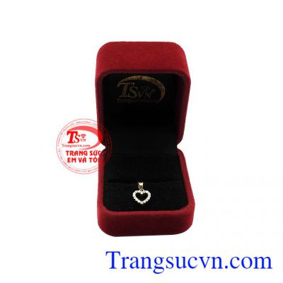 Mặt dây nữ tình yêu đong đầy phù hợp với nhiều độ tuổi, nhận đặt chế tác theo yêu cầu.