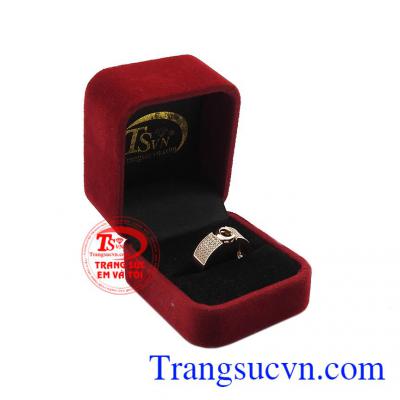 Sản phẩm được bảo hành uy tín, giao hàng toàn quốc. Nhẫn nam vàng hồng thời trang