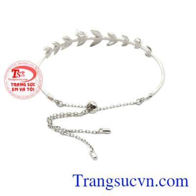 Chính bởi nét yêu kiều của chiếc vòng mà sản phẩm được rất nhiều phái đẹp truyền tai nhau.