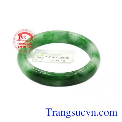 Vòng ngọc jadeite quý phái