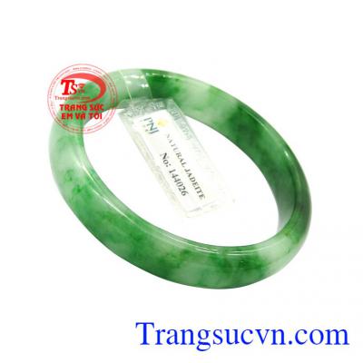 Vòng ngọc jadeite tài lộc là sản phẩm ý nghĩa để dành tặng cho các bà, các mẹ.
