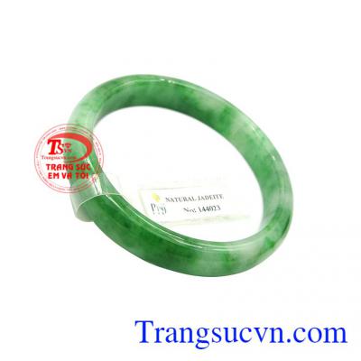 Sản phẩm thích hợp với nhiều kiểu trang phục. Vòng Ngọc miến điện