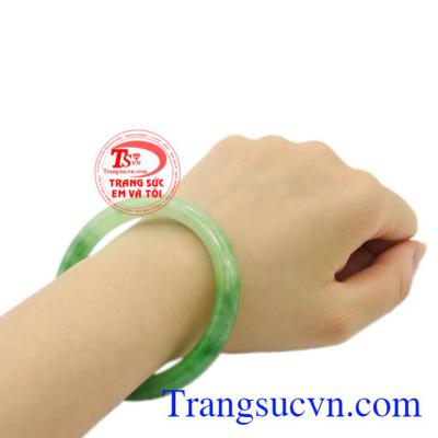 Vòng ngọc cẩm thạch đeo hợp phong thủy, đại cát, đại lợi, chiêu tài lộc, công danh.