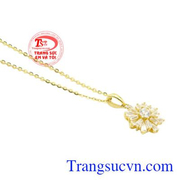 Từng đường nét sẽ giúp cho các nàng được tỏa sáng, tạo sức hút với người đối diện.