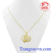 Bộ mặt dây chữ kim cương là sự kết hợp giữa mặt dây kim cương thiên nhiên và dây chuyền Italy chất lượng.