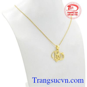 Sản phẩm mặt dây chữ hiện đang được rất nhiều khách hàng yêu cầu và ưa chuộng.