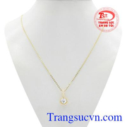 Bộ mặt dây thuần khiết mang đến vẻ đẹp nữ tính và vô cùng trang nhã đến cho người đeo.