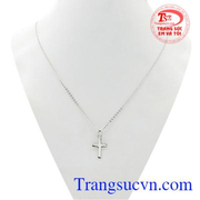 Bộ mặt thánh giá vàng trắng là sự kết hợp giữa mặt dây thánh giá chất lượng và dây chuyền vàng trắng mang đến vẻ hiện đại trẻ trung cho phái đẹp.