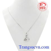Bộ mặt thiên nga tinh tế mang lại sự trẻ trung, tươi tắn cho các cô nàng hiện đại.