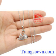 Bộ mặt thiên nga tinh tế giao hàng tận nơi.
