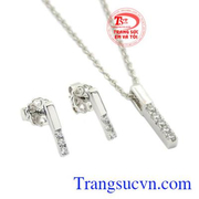 Bộ sản phẩm với thiết kế mới lạ, đầy tinh tế sẽ giúp cho các nàng có được vẻ đẹp thu hút hơn, quyến rũ hơn.