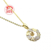 Với phong cách dễ thương, trẻ trung và hợp thời trang sẽ giúp cho bạn gái càng thêm nét tươi trẻ, rạng rỡ. Bộ trang sức trái tim dễ thương