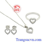 Bộ trang sức trái tim xinh xắn