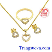 Thiết kế mới lạ, độc đáo tạo nét cá tính cho phái đẹp, thu hút hơn trước đám đông. 