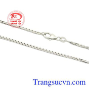 Sản phẩm dễ dàng kết hợp với nhiều kiểu trang phục tự tin thể hiện cá tính.