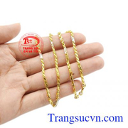 Dây chuyền vàng là món quà phù hợp để dành tặng cho con trai yêu của bạn. Dây chuyền vàng bé trai