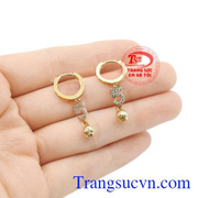 Với kiểu dáng dài sẽ tạo cho sự thon gọn cho khuôn mặt của phái nữ.