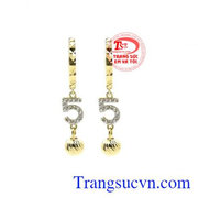 Hoa tai nữ vàng phong cách thiết kế tinh tế, từng đường nét tỉ mỉ tạo điểm nổi bật.