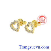 Hoa tai là món trang sức mà được rất nhiều các cô gái lựa chọn để làm đẹp.