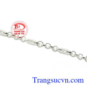 Sản phẩm phù hợp cho các bé trai. Lắc chân trẻ em