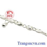 Việc đeo bạc thường xuyên giúp cản gió và diệt khuẩn giúp bảo vệ sức khỏe của các bé. Kiểu dáng dễ thương, dễ dàng sử dụng. Lắc tay trẻ em