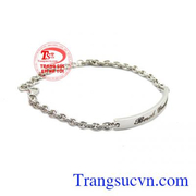 Lắc tay vàng trắng tặng bé yêu được thiết kế với kiểu dáng đơn giản tạo sự thoải mái cho bé.