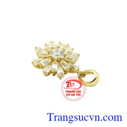 Với thiết kế độc đáo đính đá bắt sáng tạo điểm nhấn và sức cuốn hút cho nữ giới.