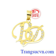 Mặt dây chữ kim cương tinh tế là sản phẩm mới, thiết kế độc đáo mang lại sản phẩm hoàn hảo đến cho người dùng.