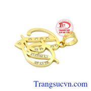 Mặt dây chữ hiện đang là xu hướng trang sức thời nay được nhiều người ưa chuộng.