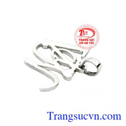 Thiết kế với phong cách hợp thời trang, cá tính giúp người dùng trở nên nổi bật hơn. Mặt dây chữ thời trang