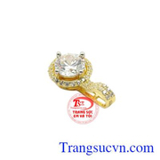 Sản phẩm là dòng sản phẩm mới thương hiệu Em và Tôi hiện đang được nhiều phái đẹp ưa chuộng.