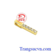 Phụ nữ ngày nay yêu thích phong cách tối giản hiểu được điều đó các nhà chế tác kim hoàn đã cho ra đời mẫu mặt dây chuyền vàng nữ phong cách.