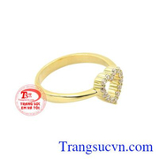 Và nhẫn nữ được rất nhiều người lựa chọn để làm món trang sức giúp các cô nàng nổi bật hơn trước đám đông.