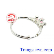 Vòng bạc tuổi tý tinh nghịch là món quà đầy tháng hoặc đầy năm cho các bé yêu. 