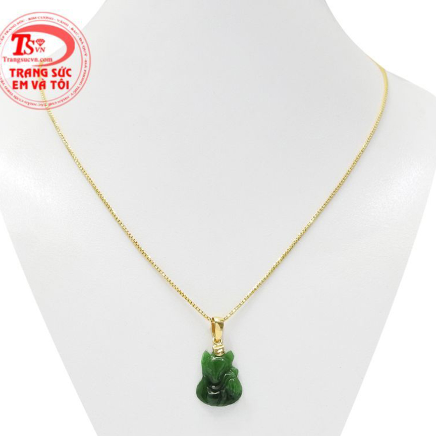 Bộ mặt dây hồ ly Jadeite là sự kết hợp đầy tinh tế của mặt dây hồ ly thiên nhiên và dây chuyền vàng chất lượng.