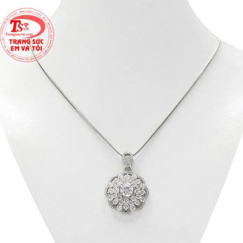 Bộ mặt dây kim cương sang trọng