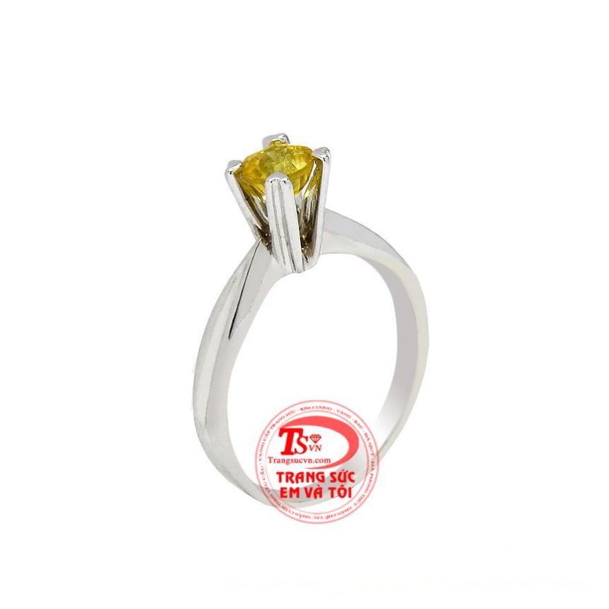 Nhẫn nữ saphir vàng tinh tế mang vẻ đẹp trang nhã và sang trọng.