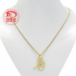 Bộ dây chữ AO gắn kim cương thiên nhiên mang tới cho người dùng một sản phẩm sang trọng và đẳng cấp. 