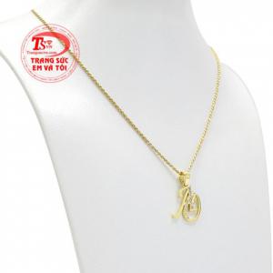 Trang sức chữ vẫn luôn được nhiều khách hàng yêu thích và lựa chọn. 