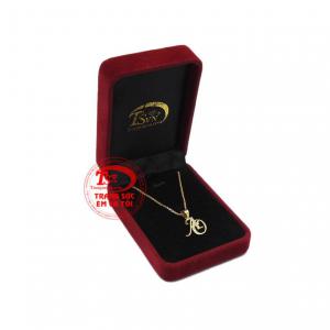Bộ dây chữ AO gắn kim cương có giấy kiểm định đá quý uy tín.