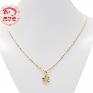 Bộ mặt dây duyên dáng tinh tế là dòng sản phẩm mới hiện đang được nhiều nữ giới yêu thích.