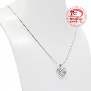 Bộ sản phẩm này sẽ giúp phái đẹp tôn lên được nét trang nhã và thanh lịch. 