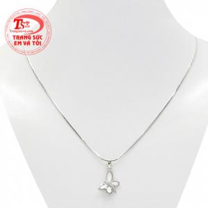 Bộ mặt dây vàng trắng hồ điệp mang đến vẻ trang nhã và duyên dáng cho nữ giới. 